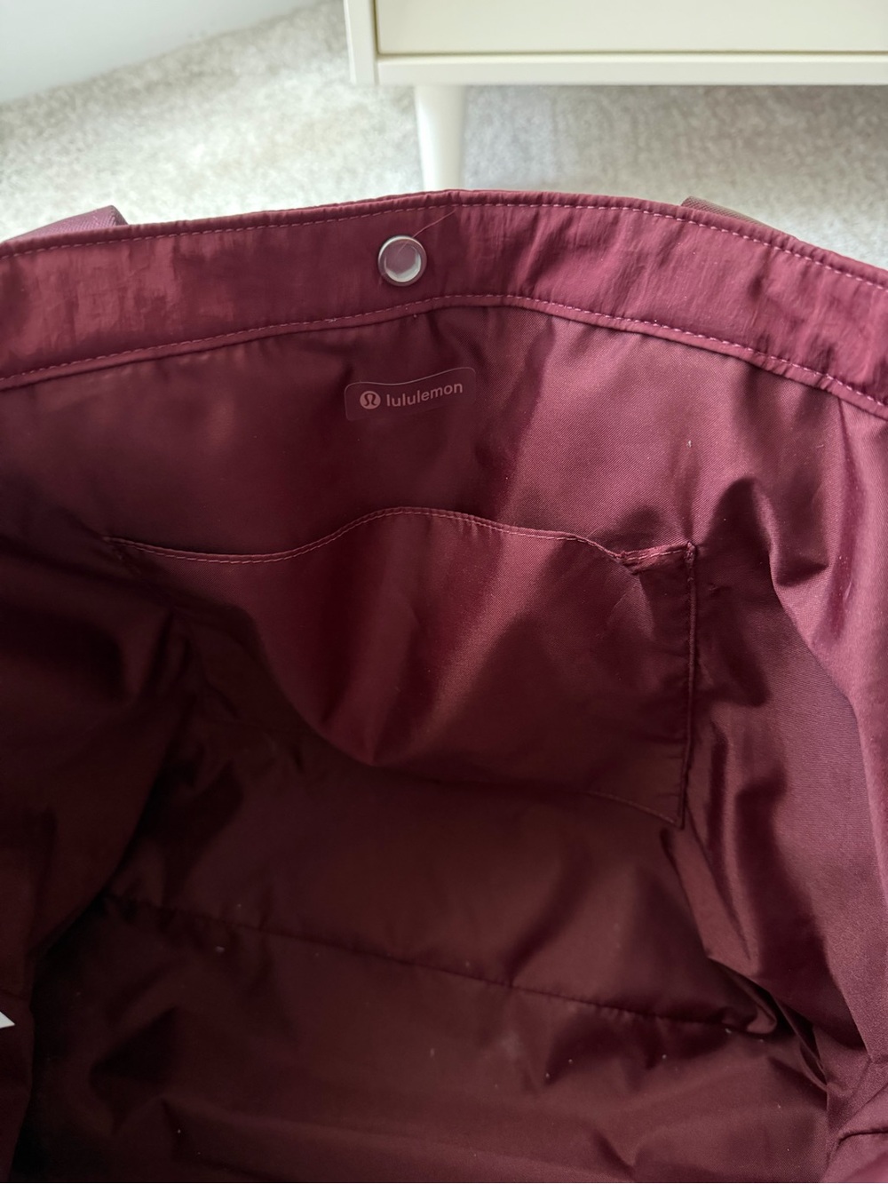 Lululemon Daily Multi-Pocket Tote Bag 20L in Burgundy Bay - Picture 13 of 15